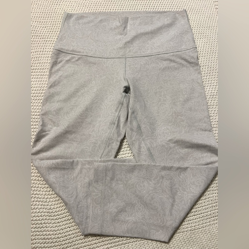 Lululemon White Pasley Crops